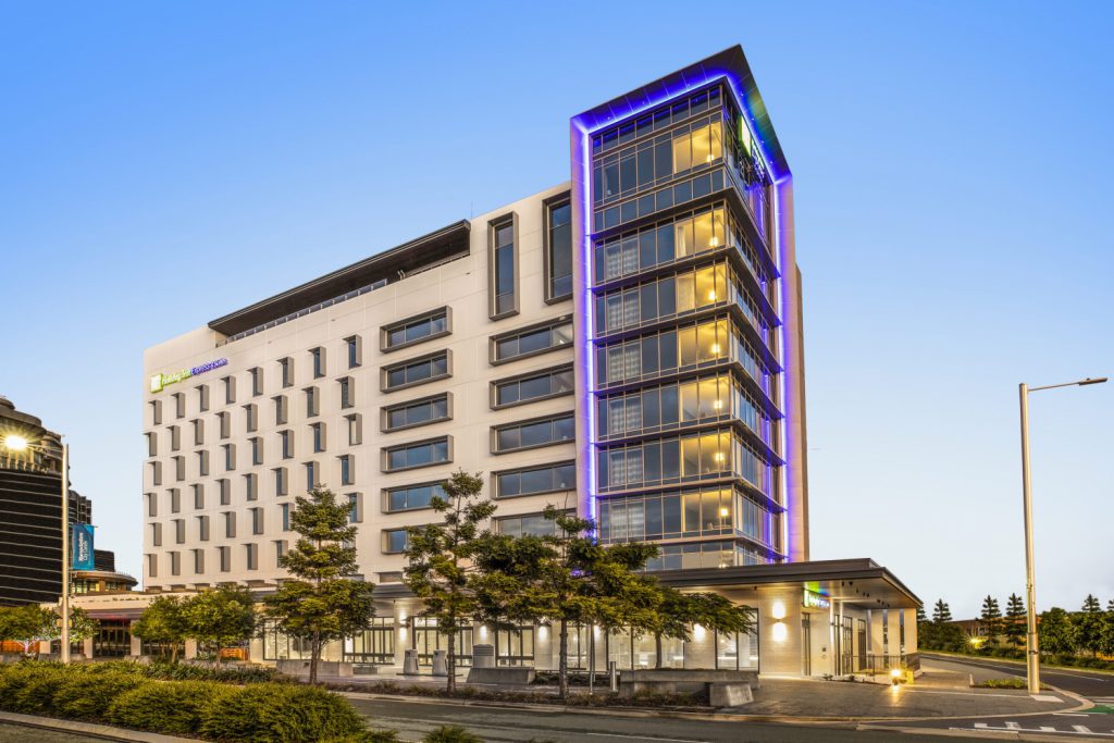 Holiday Inn Express & Suites Sunshine Coast debuts in Australia